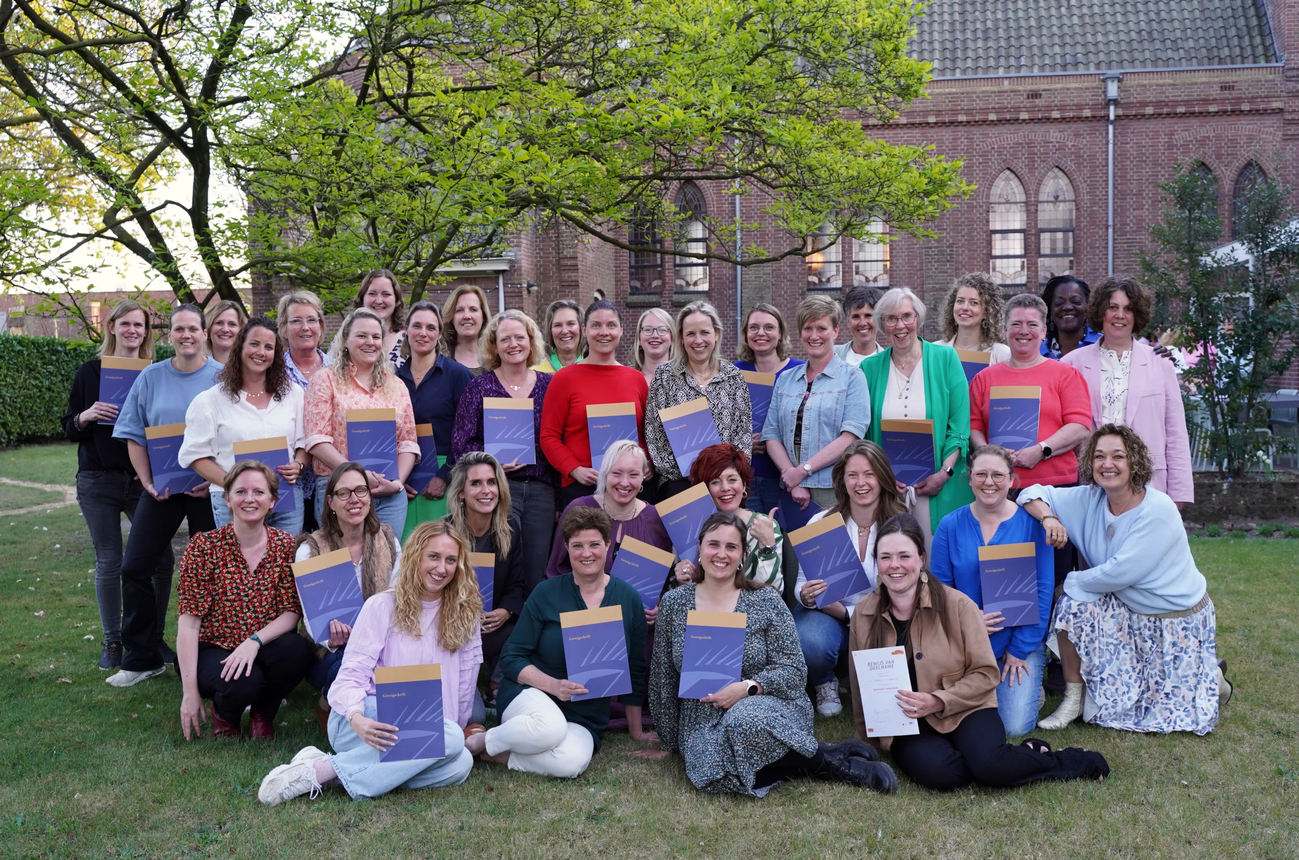 Stichtingbreed afgestudeerd: Specialisten Jonge Kind ontvangen diploma